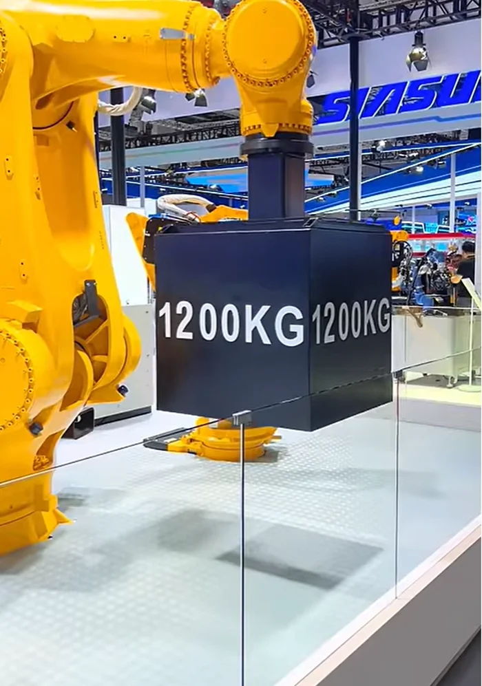 Robot ESTUN ER1200-3300 de manejo de prensa, capacidad 1200kg