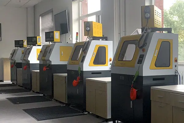 Torno CNC de banco Yornew CK210B